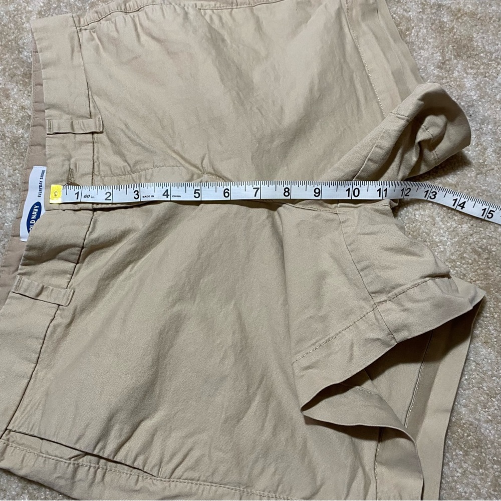 Old Navy Everyday Short Khaki Shorts 10 - Picture 7 of 8